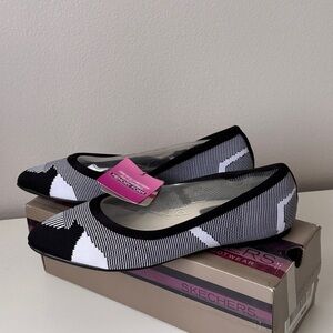 Skechers Women's Monochrome Knit Flats geometric print